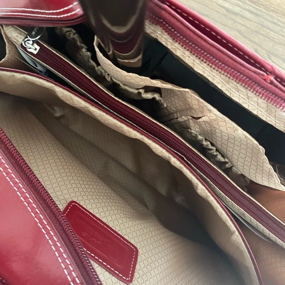 Chic Burgundy Travel Bag for Women - Picture 5 of 5